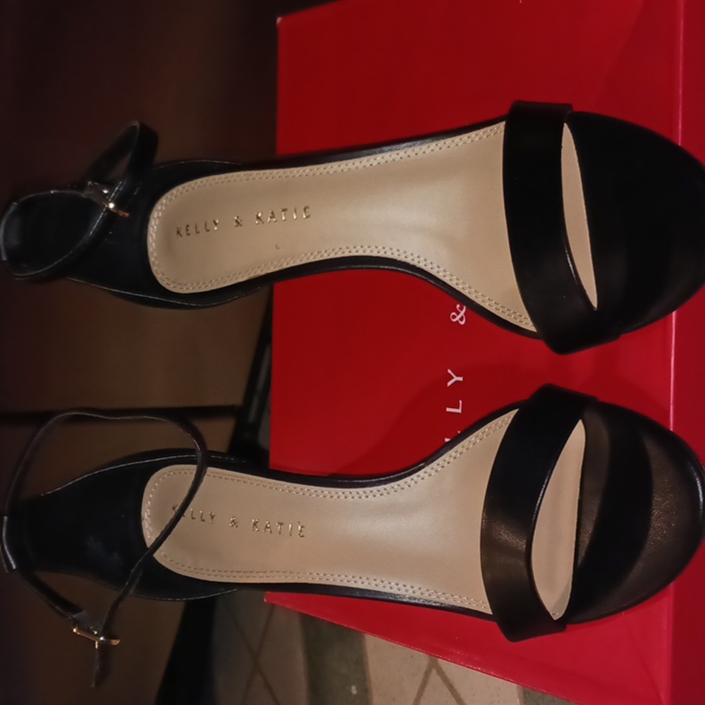Kelly & Katie Kristie Sandal, Black Size 8.5